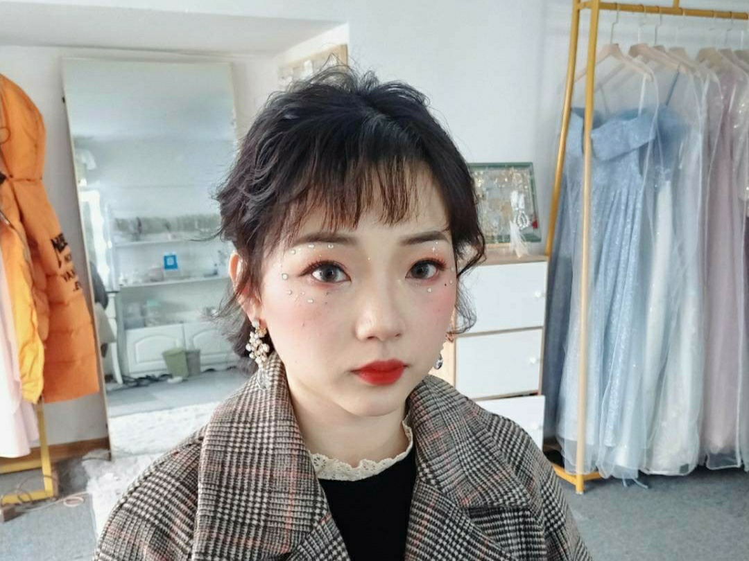 年会化妆，走秀，晚宴，演出妆