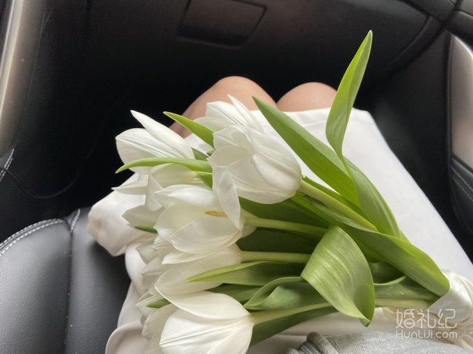 如何最低成本获得一束领证郁金香手捧花