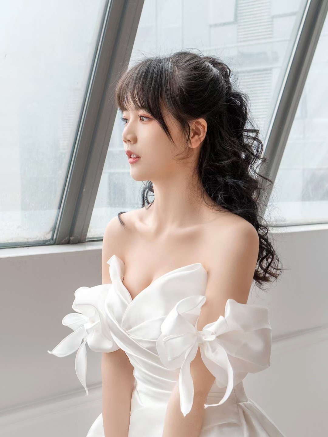 英倫風緞面婚紗款式禮服定制