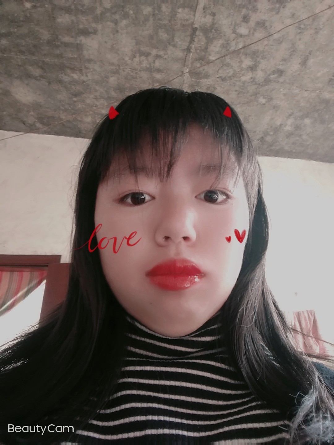 照片好看吗？第一次拍，你们喜欢不喜欢？喜欢了给我点个赞吧，不喜欢