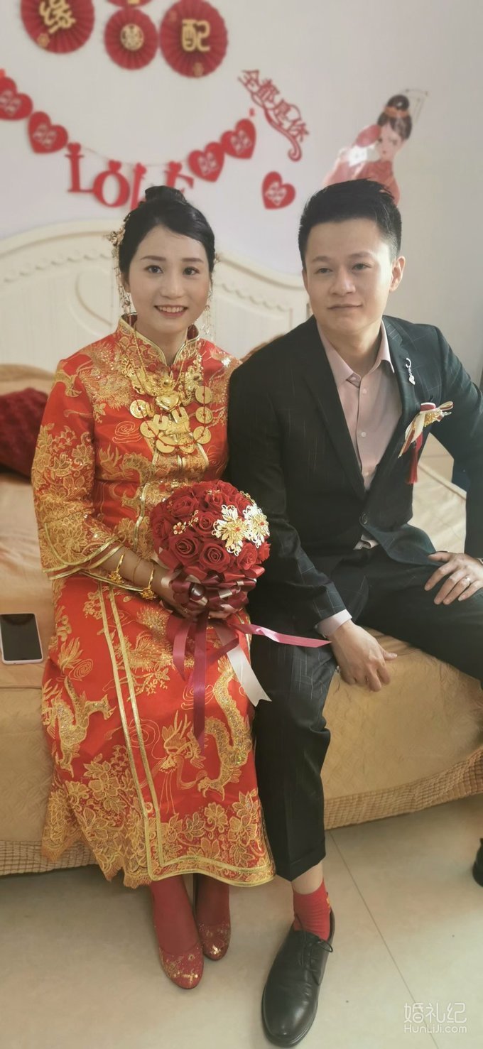 连结婚都不舍得买西装的傻子[鄙视]