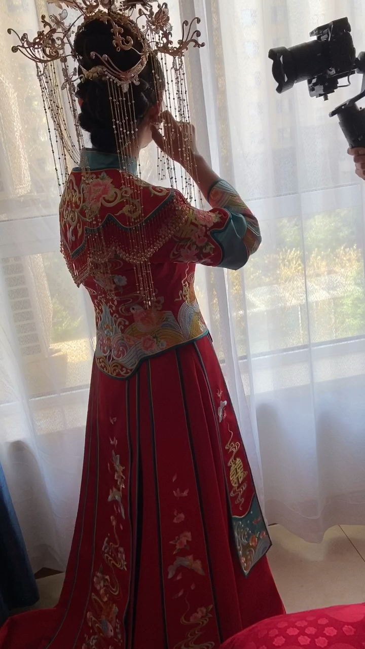 新款精美（秀禾+拖尾+敬酒+男士西裝）