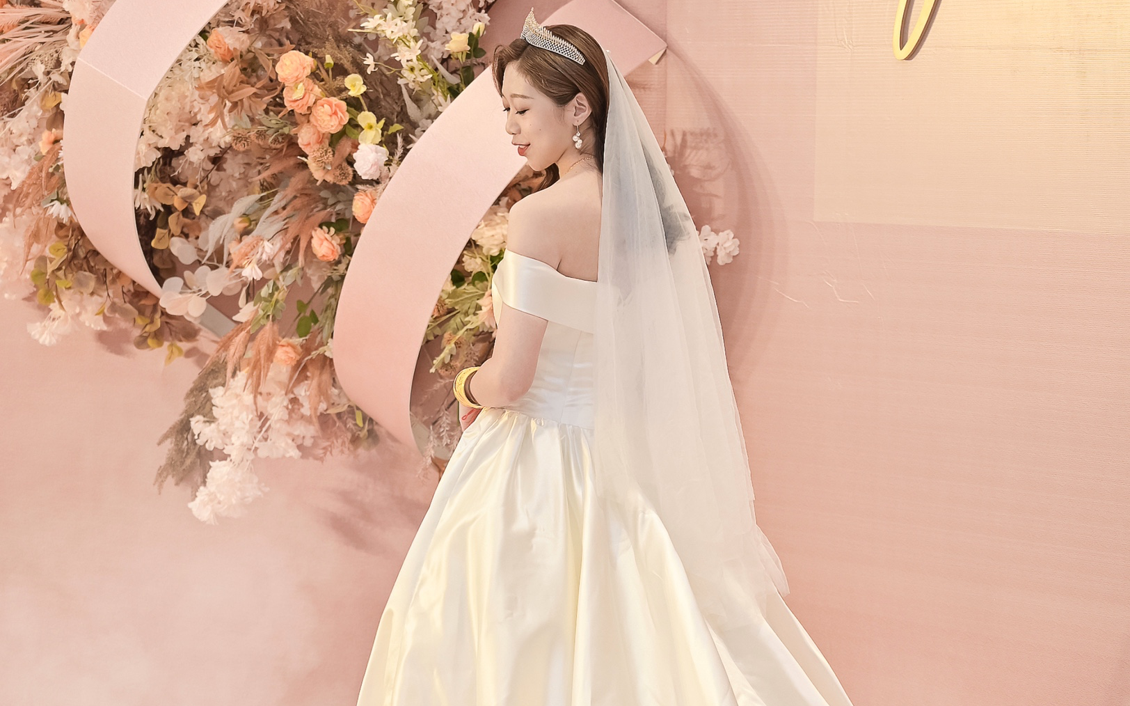 东莞石龙婚宴-全程跟妆及婚纱礼服