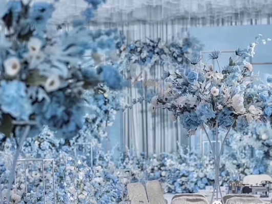 雾霾蓝婚礼 让生活充满爱    今年流行的颜色