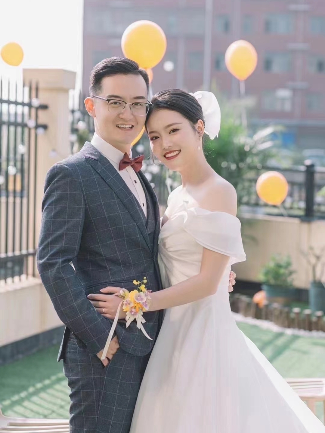 一场婚礼的文案都在爱情里，
抬头时的温柔入