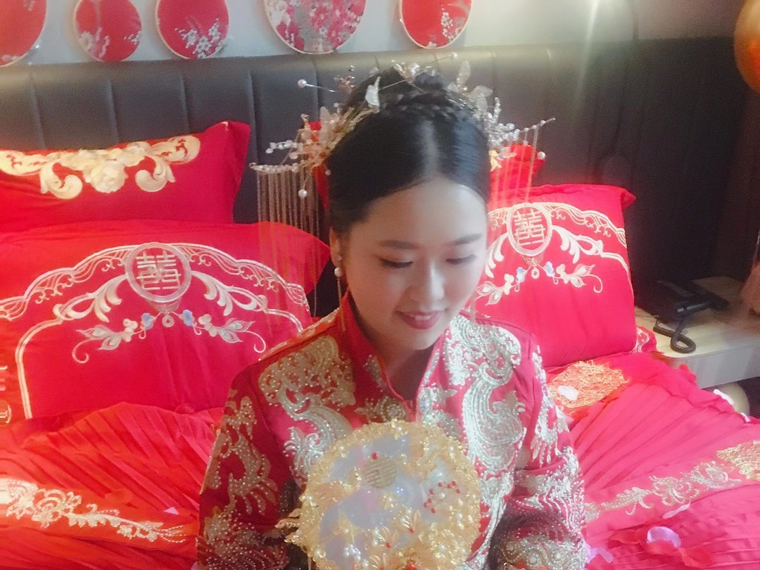 南京市8年资深化妆师全天新娘跟妆