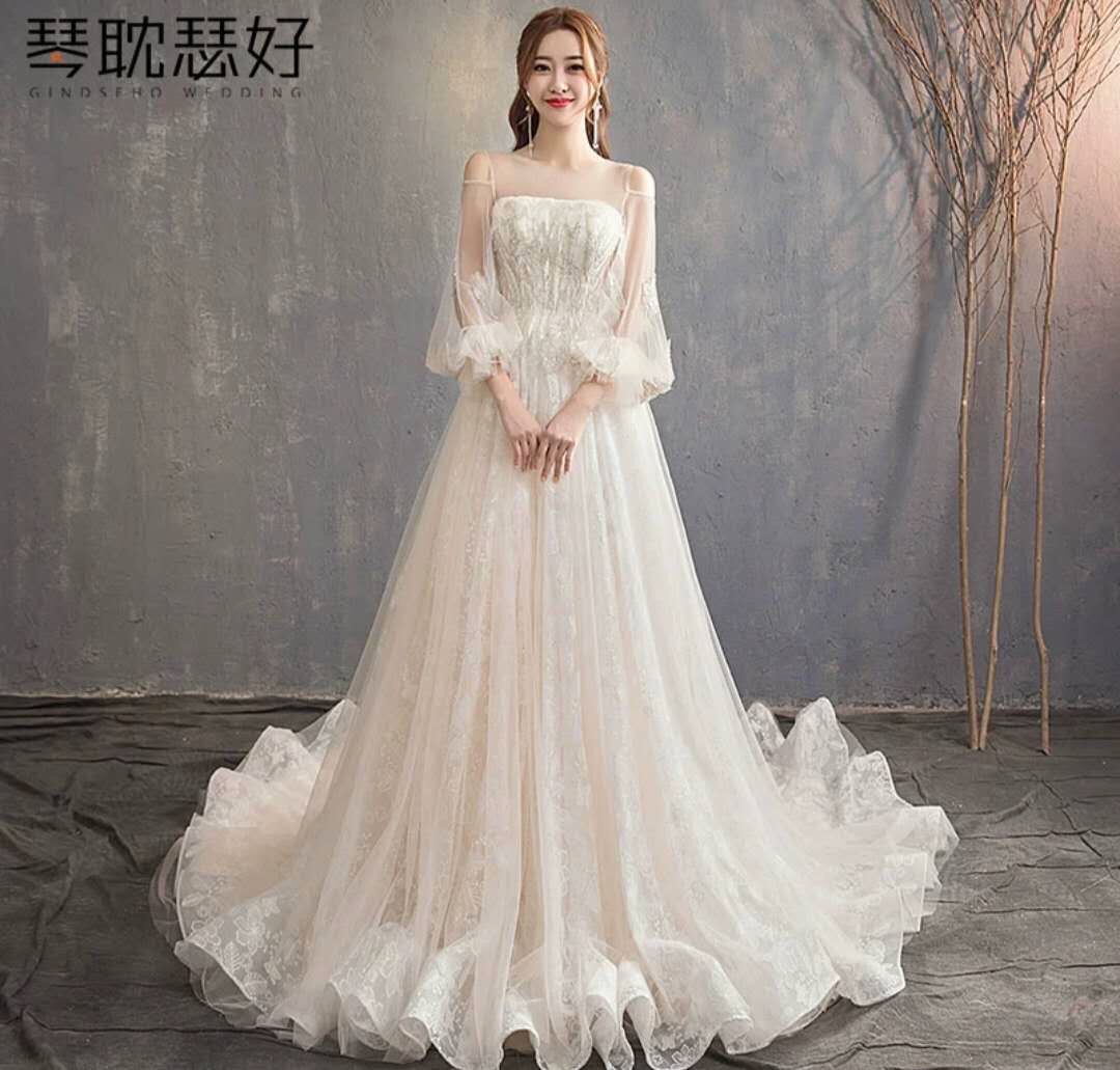 全新拖尾婚纱300多