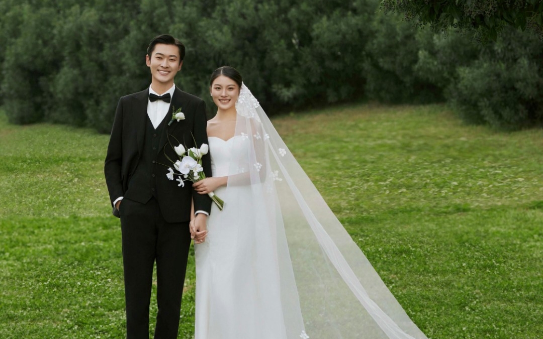 图匠旅拍 草坪婚纱照