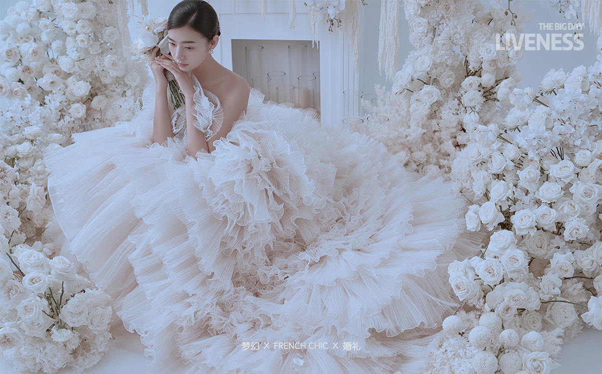 薇拉新品上线丨临场感4.0浪漫献映/底片全送