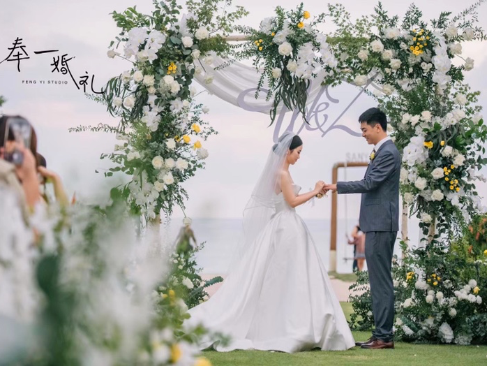 我们的户外婚礼在三亚         