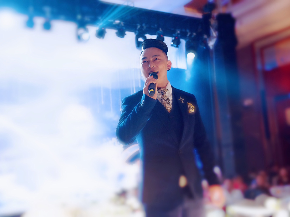 成都一线高端婚礼-主持人