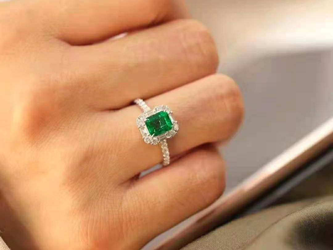 碧绿清爽派的祖母绿的小心机