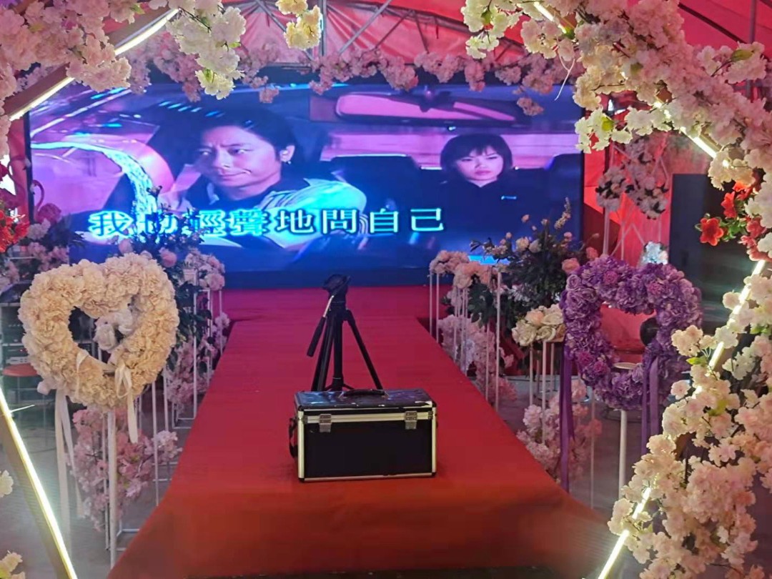 时尚前沿浪漫个性农村婚礼
