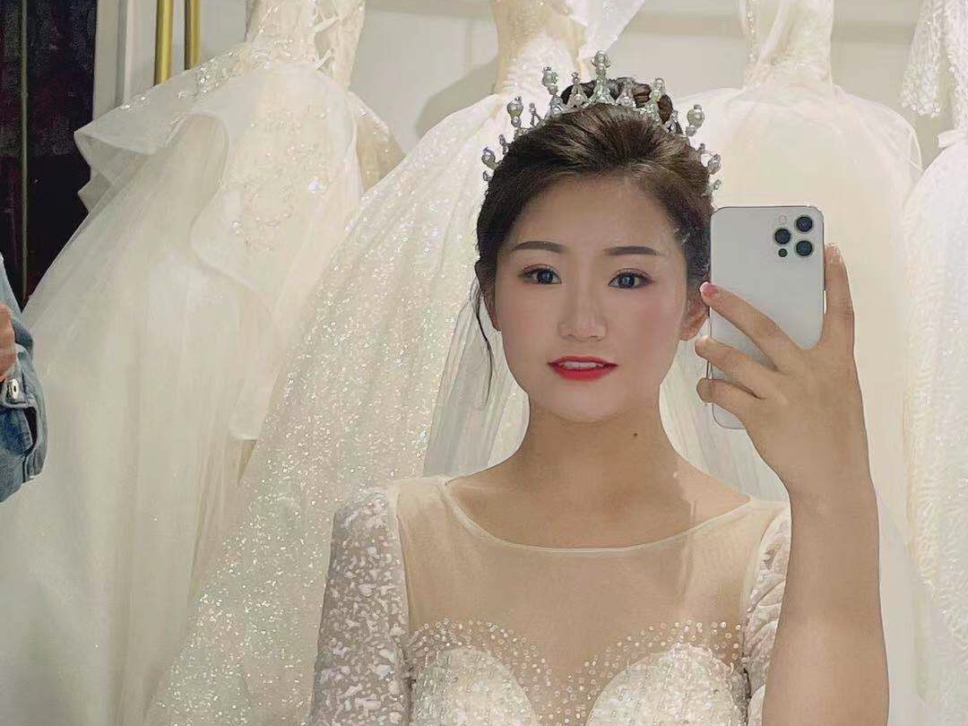 （全包套餐) 总监档全程跟妆+精美镶钻3件套+亲