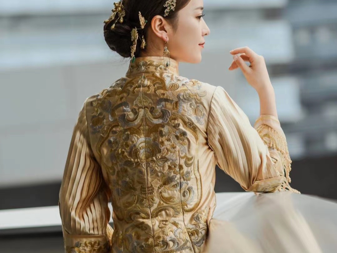 资深化妆师晨袍造型+龙凤褂新娘造型