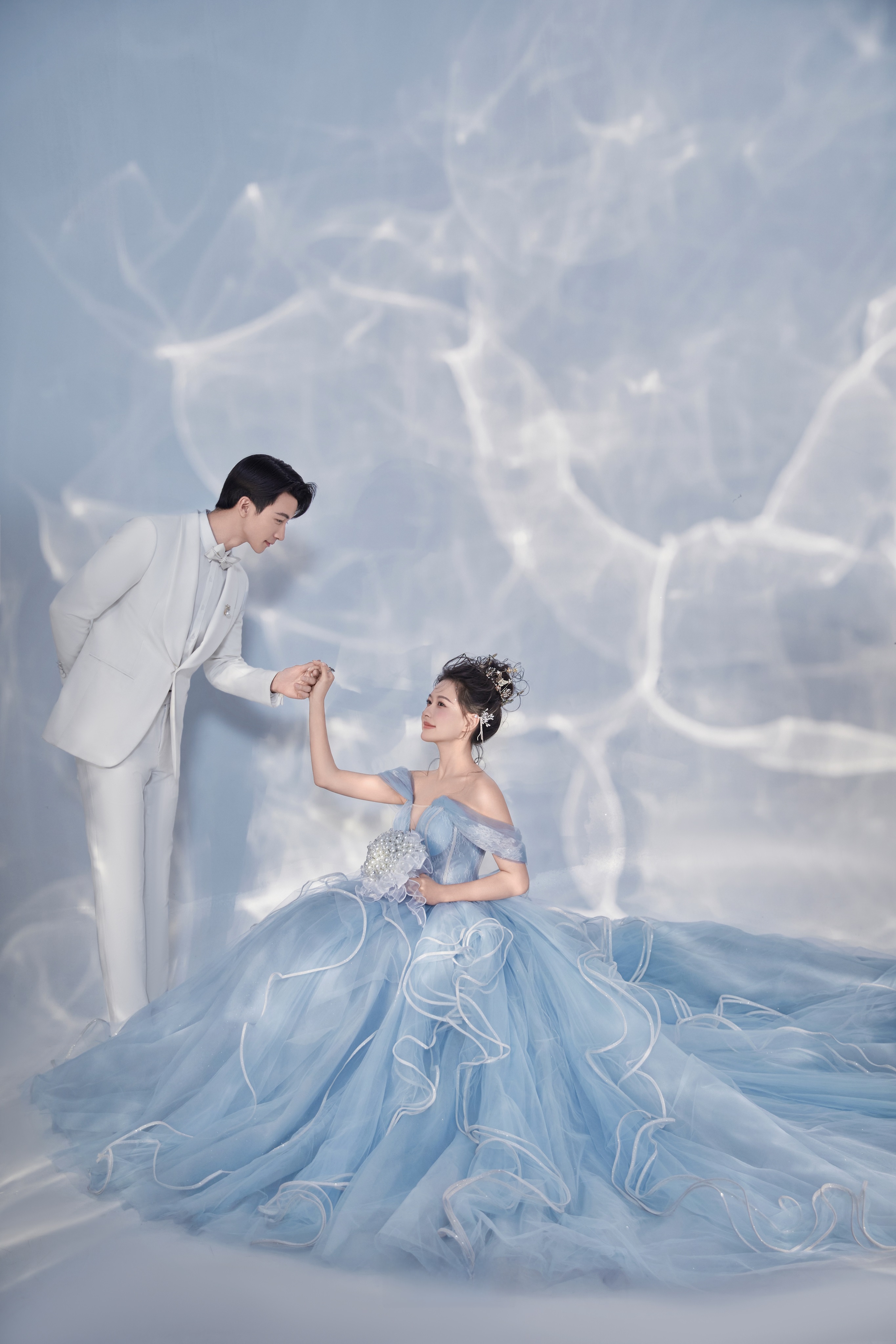 高级定制+多种风格任选+专业定制婚纱照
