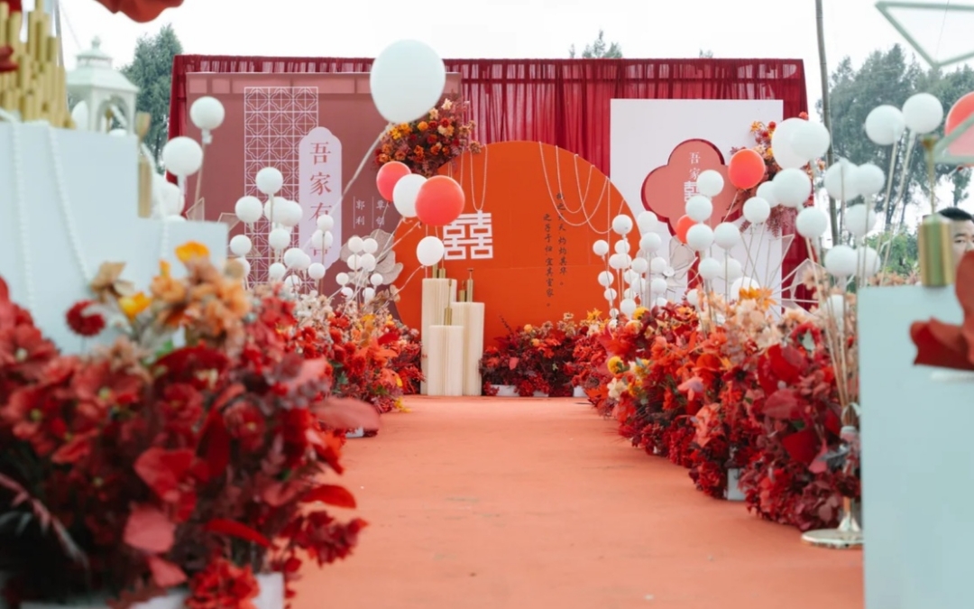 2999元办一场小预算酒红色系的户外婚礼