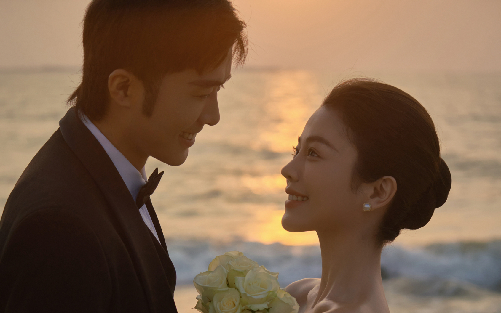 青海旅拍氛围感十足夕阳婚纱照