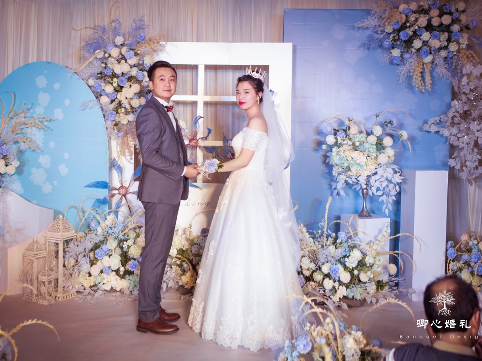 卿心浪漫优雅蓝白色婚礼现场