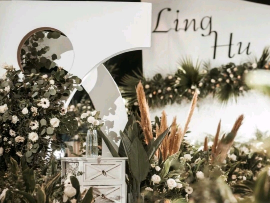 白绿梦幻婚礼 室内小吊顶婚礼