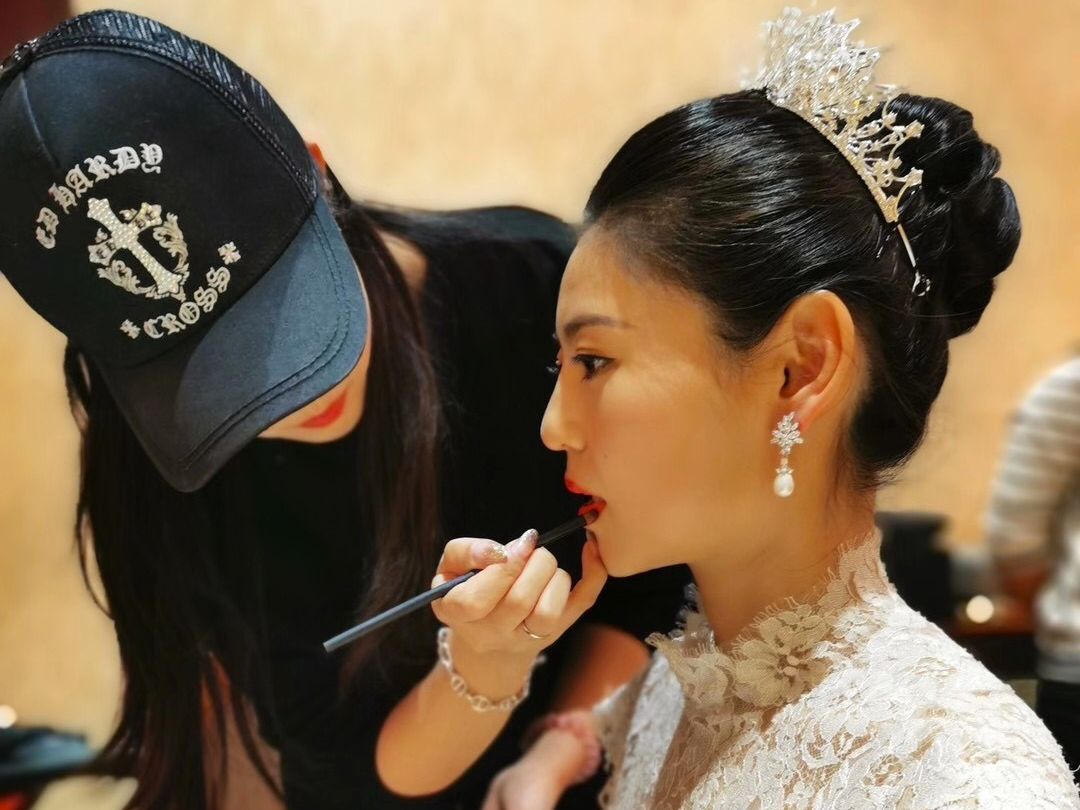 重庆资深化妆师婚礼全程婚礼跟妆