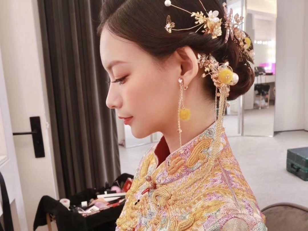 新资深化妆师中式龙凤褂婚礼早妆