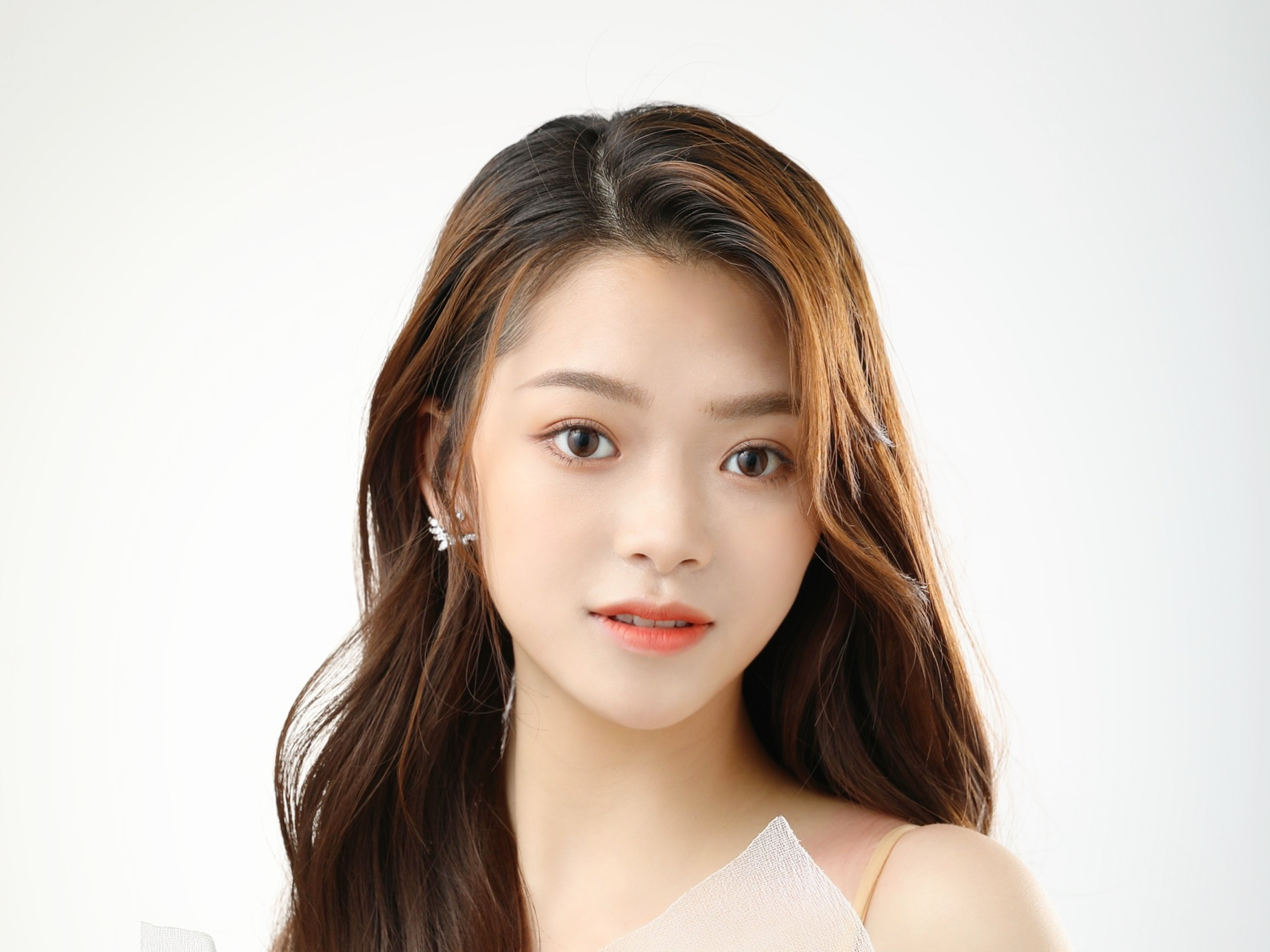 【五一特卖】资深化妆师全天跟妆＋姐妹专属化妆师