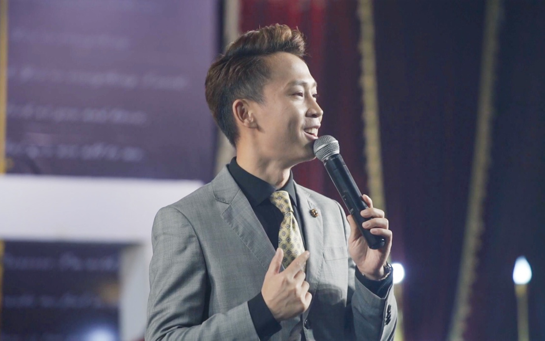 【宴会厅婚礼主持推荐】温暖走心定制婚礼|风格多变