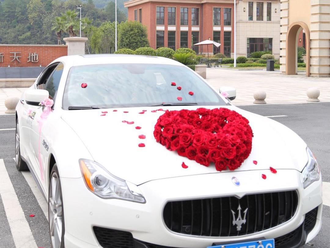 滿滿的心給你們婚車車頭花