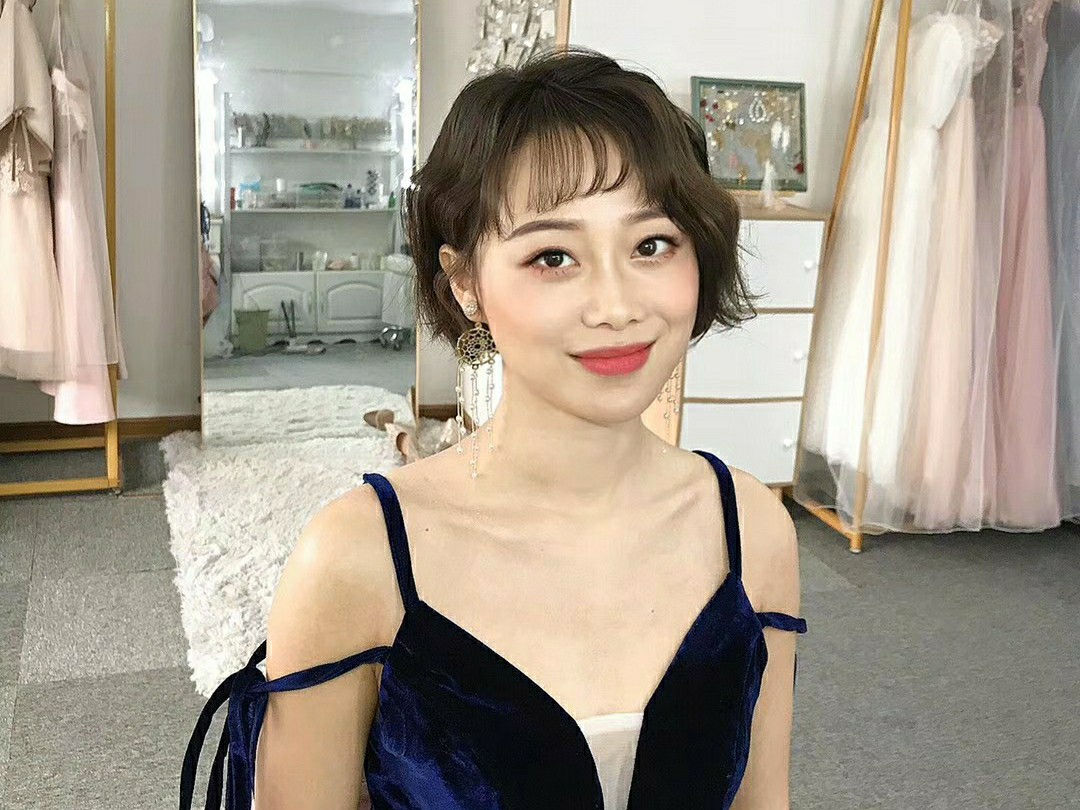 年会化妆，走秀，晚宴，演出妆