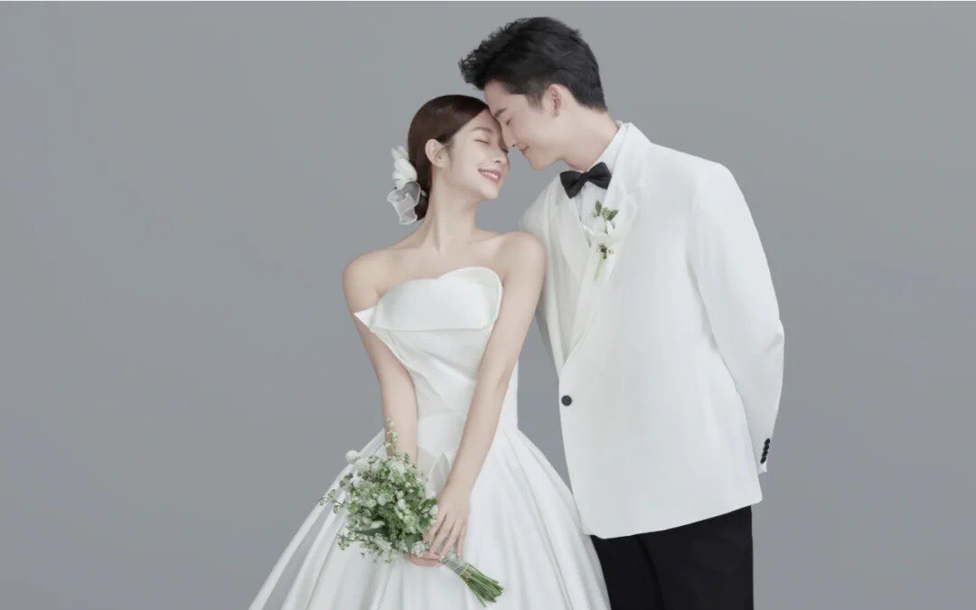 室內(nèi)極簡(jiǎn)婚紗照	看一眼就淪陷