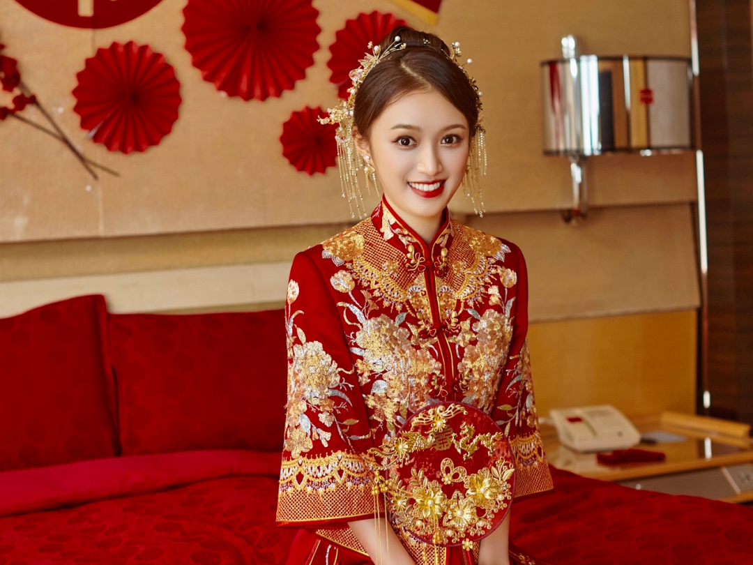 首席档新娘全天跟妆 送妈妈1+伴娘妆1+新郎1