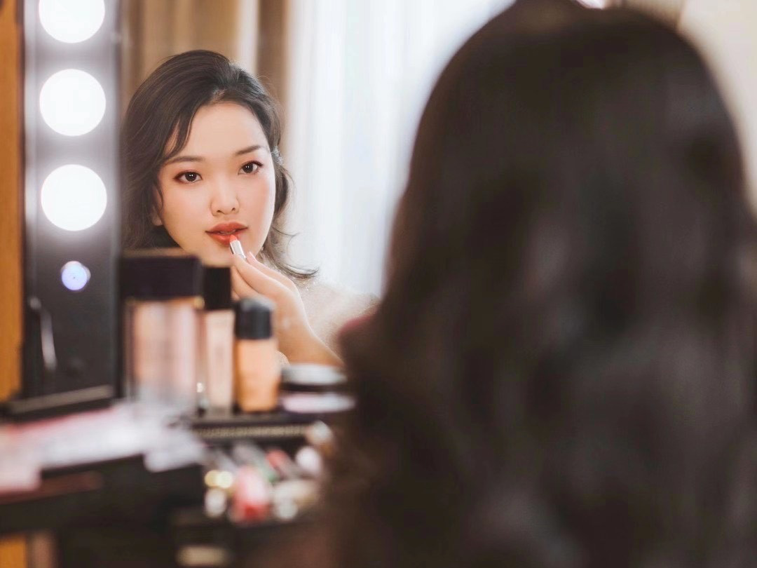 全天新娘跟妆，一线化妆品，头饰免费