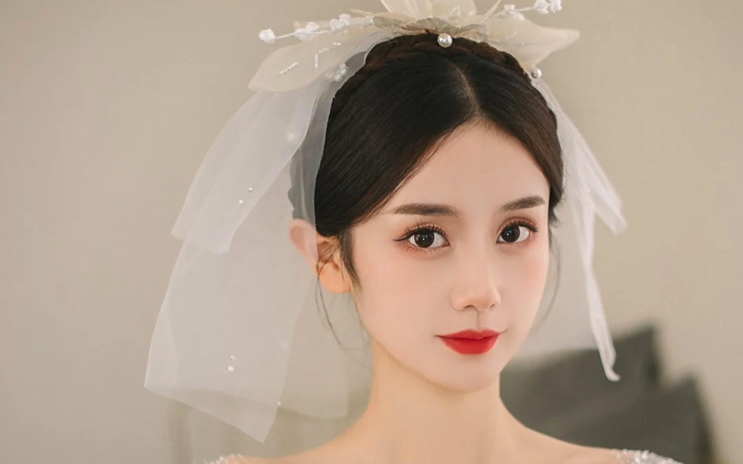 新娘婚礼跟妆中式出门香槟色婚礼