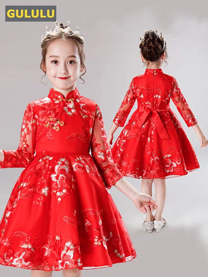 纠结，给小花童选哪件衣服好？[抓狂]