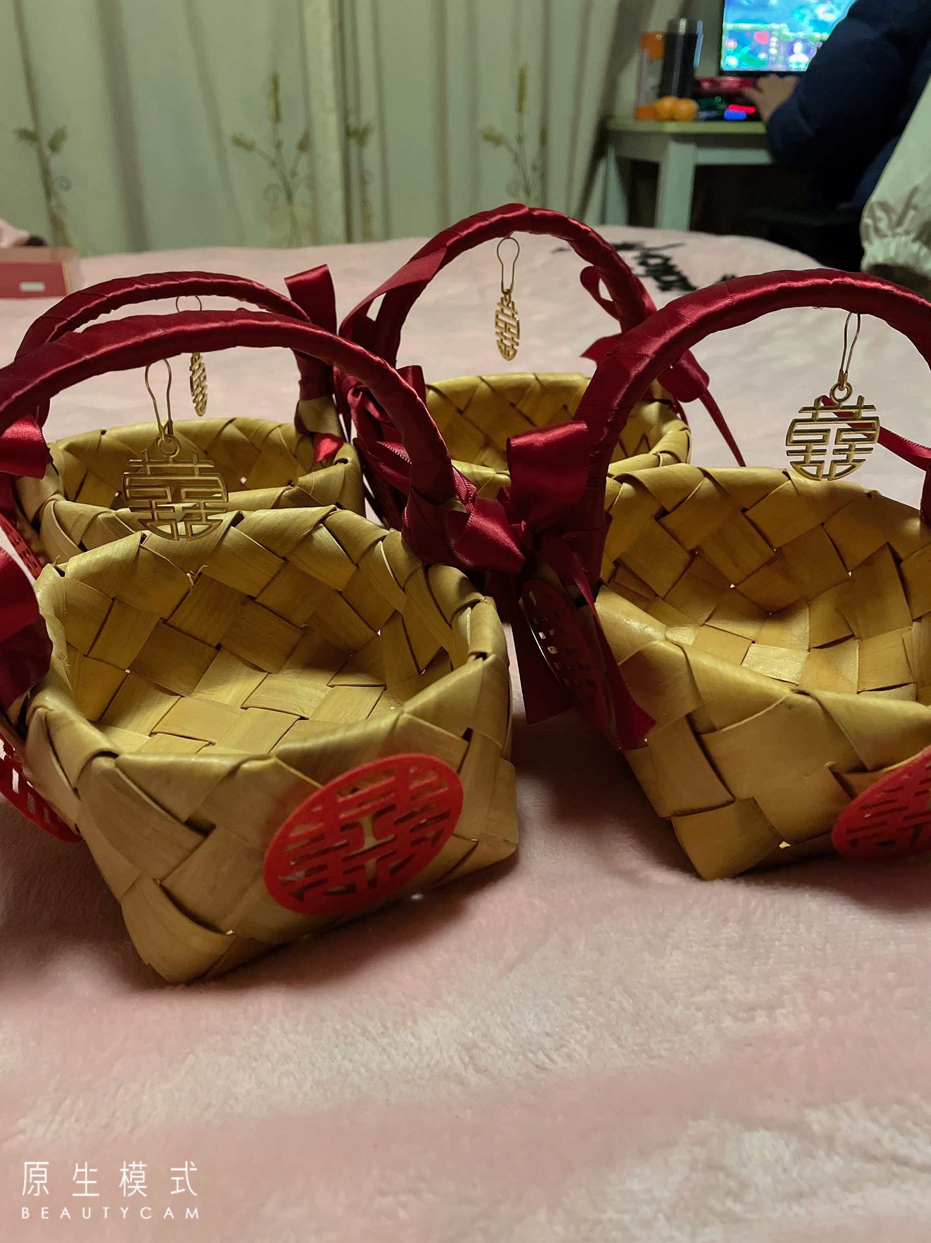 婚床上摆的早生贵子蓝