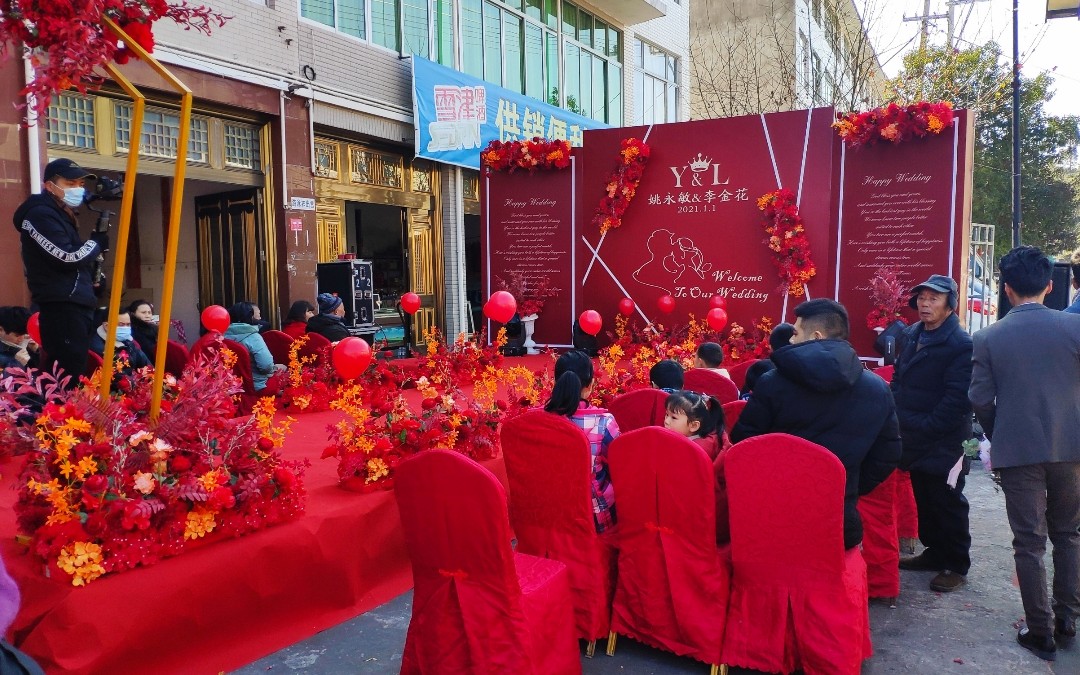 西式大紅簡約大方 可戶內(nèi)可戶外