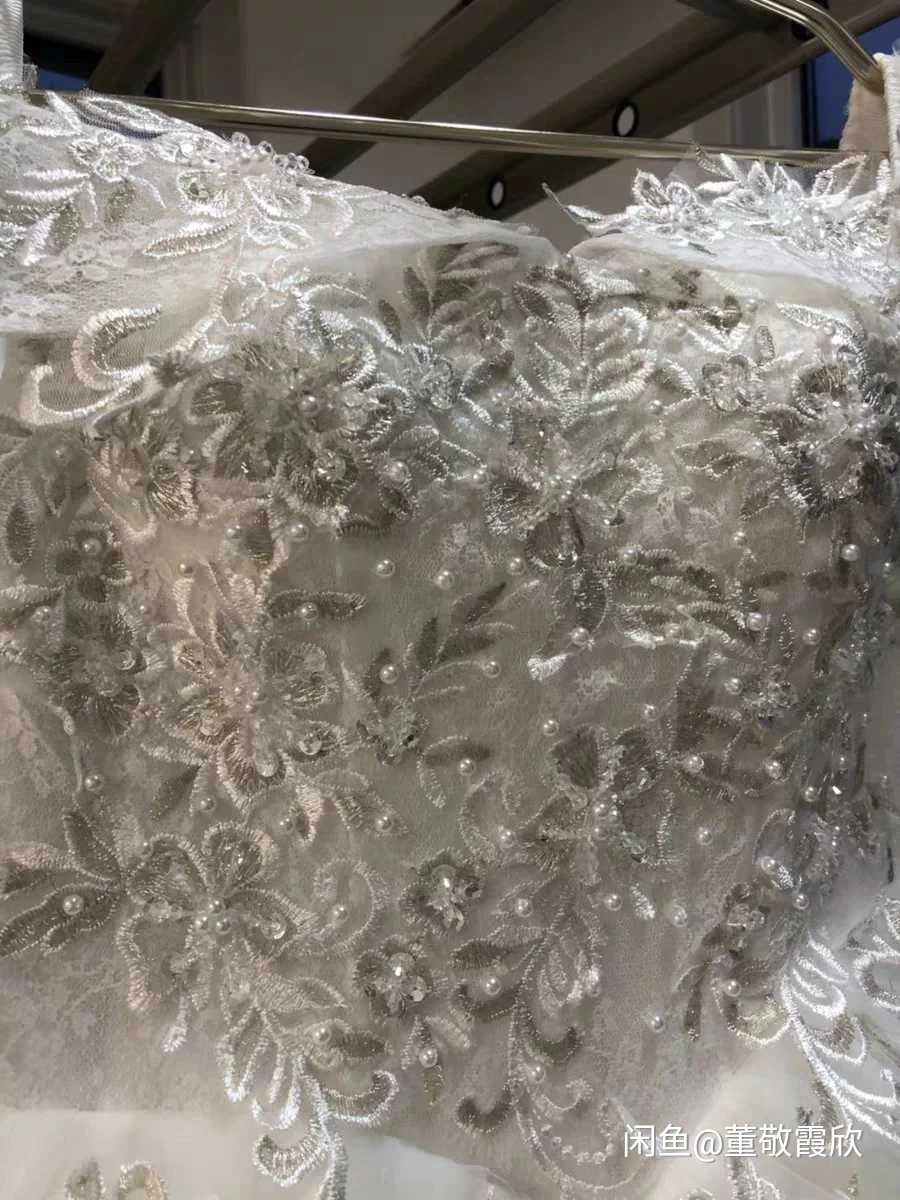 拖尾婚纱秀禾
