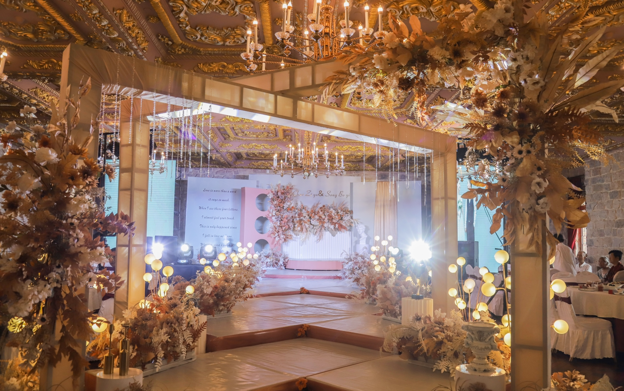 超高性价比酒店秋色小众婚礼