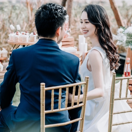 思诺琳（燕燕）美妆  户外风白绿色系婚礼