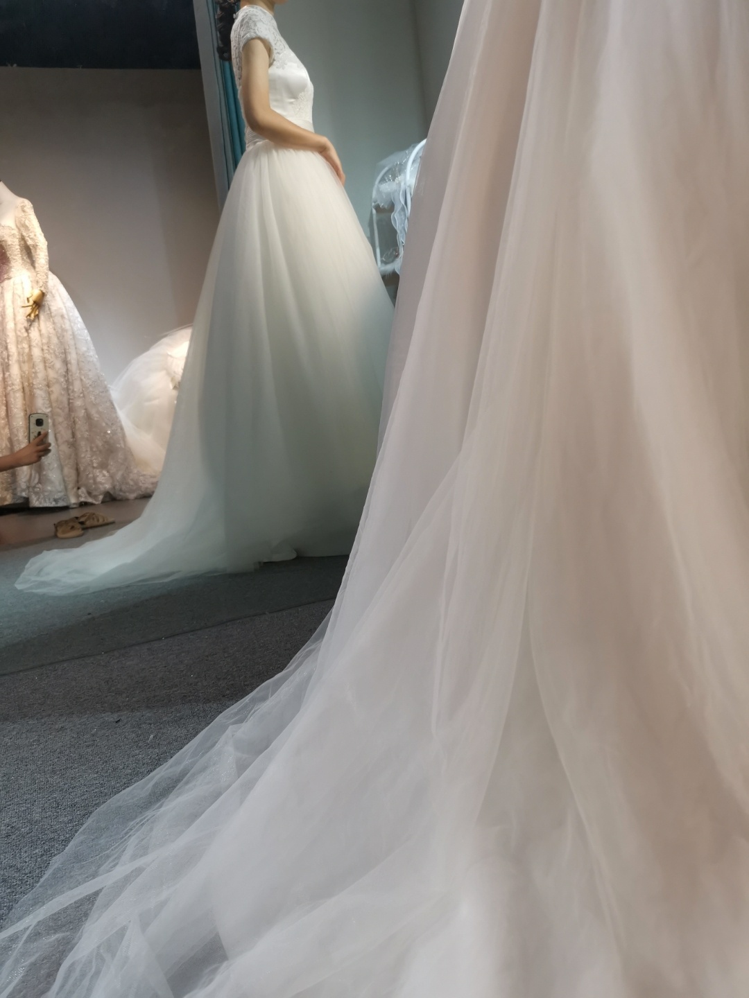 小拖尾婚纱和秀禾服六件套