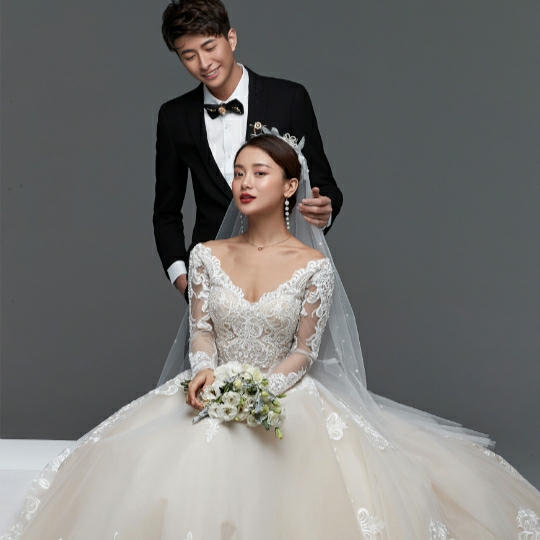 【唯美極簡】+底片全送+免租婚紗+結(jié)婚早妝