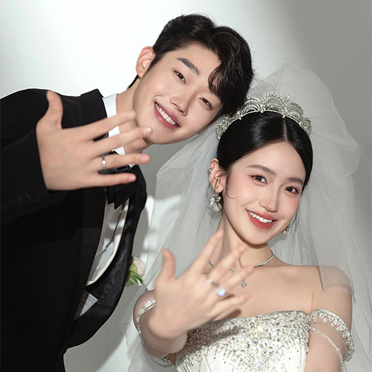 【室内极简】婚纱照丨品质升级+送宝宝照