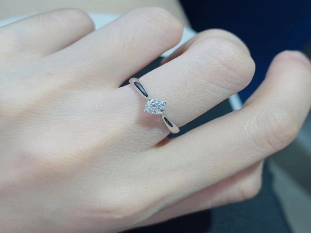 18K金钻戒经典四爪镶嵌