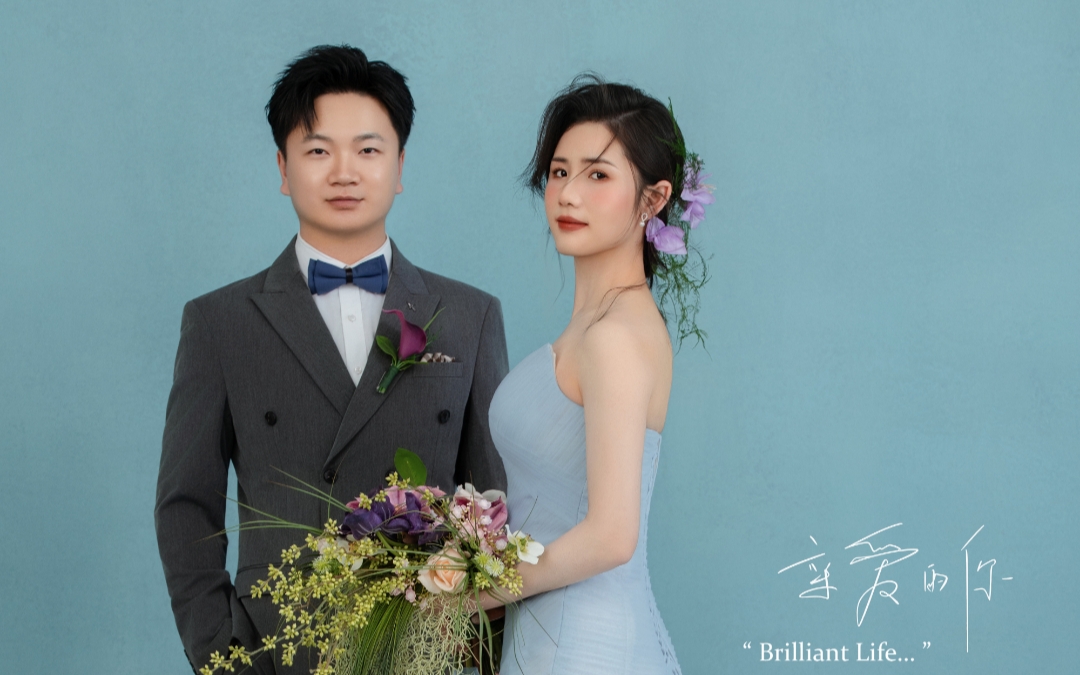 清新自然的淡藍(lán)色晚禮搭配油畫風(fēng)婚紗照
