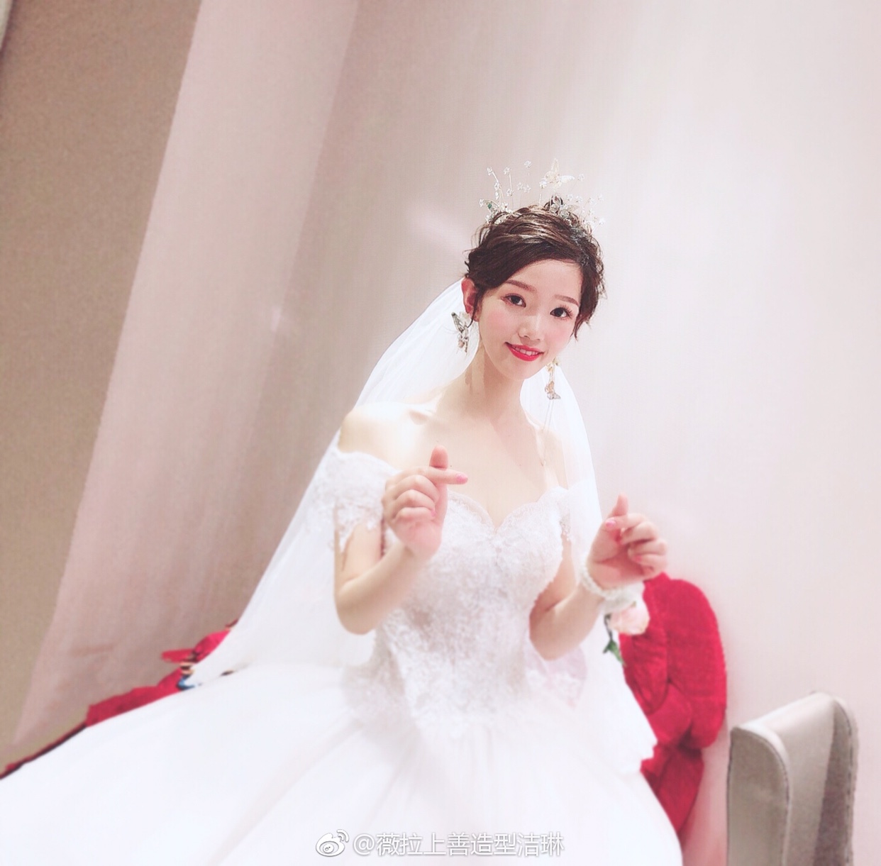 薇拉婚纱礼服_战双薇拉图片(3)