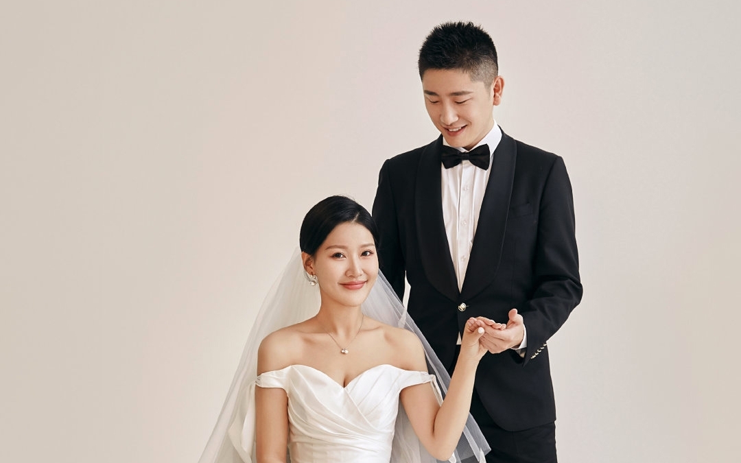 唯伊~在蒙自拍的内景婚纱照📷