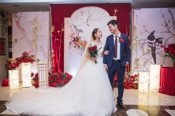 非红敬酒服就不美？雾霾蓝晚礼服显瘦吸睛像公主！