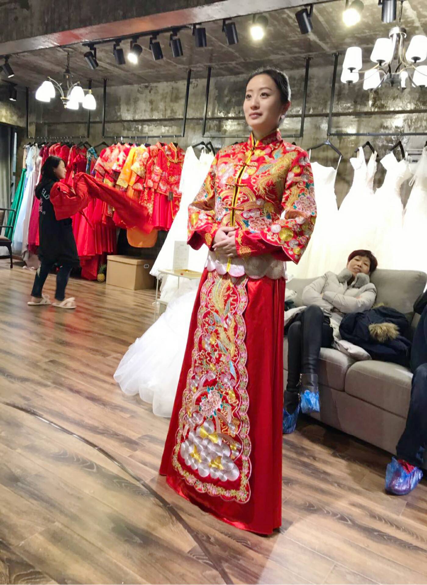 婚纱嫁衣馆_公主嫁衣婚纱礼服馆(2)