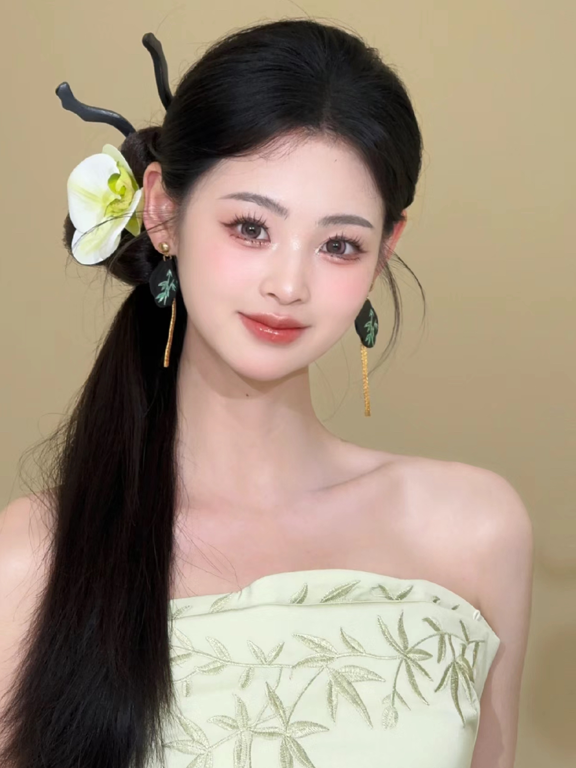800跟妆师【光含跟妆人员可4个妆造，服装另算】